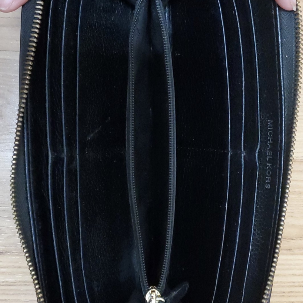 SELLING AS IS * Michael Kors Black Wallet - Picture 6 of 6